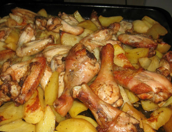 Куриная голень с картошкой в духовке